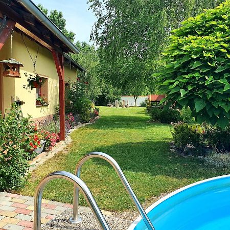Ubytovani U Spacku Palava Novosedly  Buitenkant foto