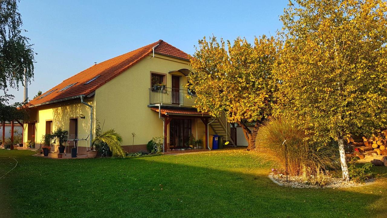 Ubytovani U Spacku Palava Novosedly  Buitenkant foto