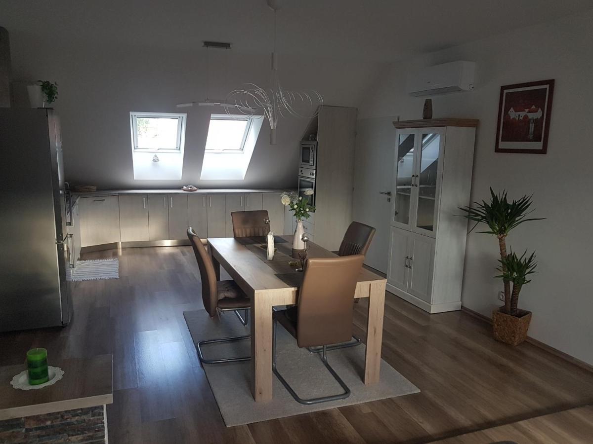 Ubytovani U Spacku Palava Novosedly  Buitenkant foto