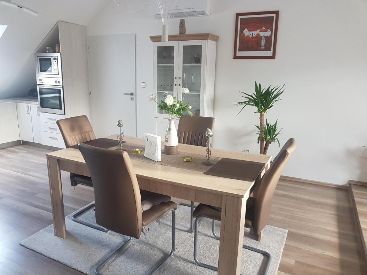 Ubytovani U Spacku Palava Novosedly  Buitenkant foto