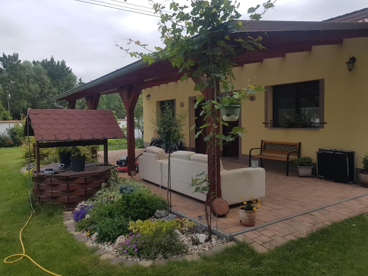 Ubytovani U Spacku Palava Novosedly  Buitenkant foto