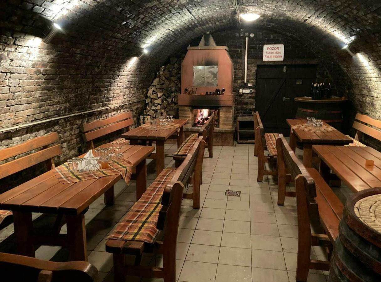 Ubytovani U Spacku Palava Novosedly  Buitenkant foto